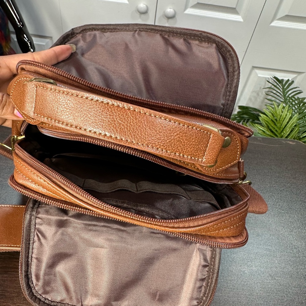 U.S. Army Faux Leather Gear Organizer Bag With Metal Plaque - Picture 9 of 15